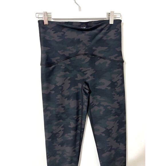 SPANX Black Camo Booty Boost High Rise Seamless Cropped Size L - Picture 3 of 6